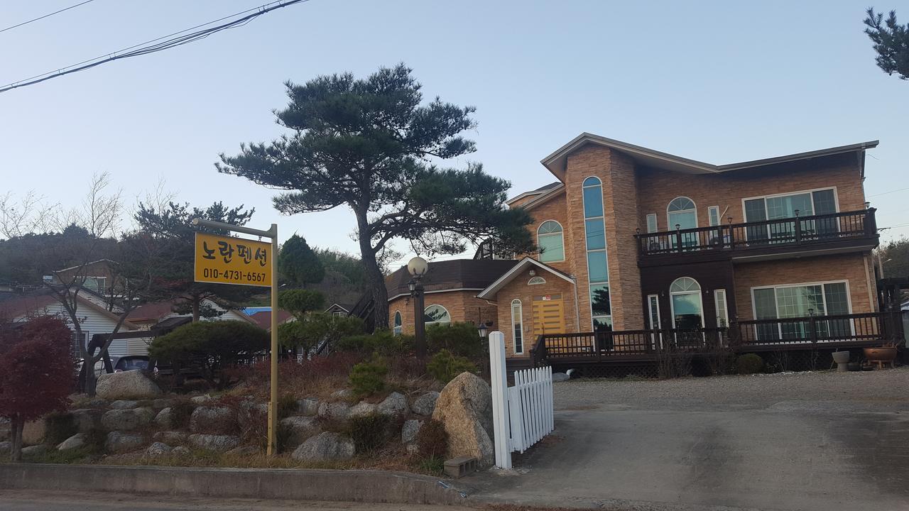 Yellow Pension Yangyang Exterior photo